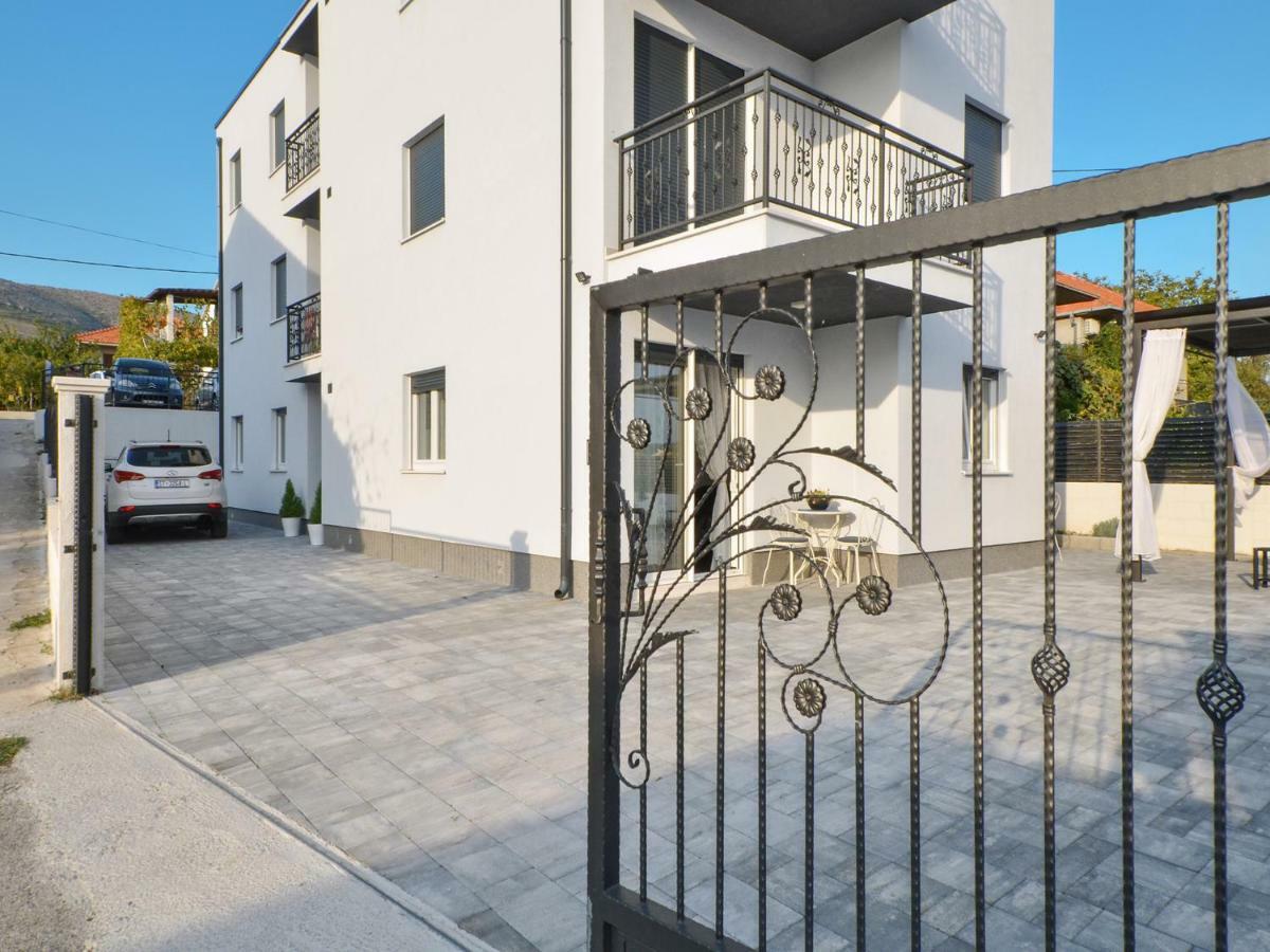 Deluxe Apartman Porto Trogir Buitenkant foto